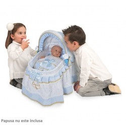 Cosulet pentru papusi cu roti, pernuta si asternuturi, albastru, Carol, 46x27x52, De Cuevas Cosulet pentru papusi cu roti, pernuta si asternuturi, albastru, Carol, 46x27x52, De Cuevas